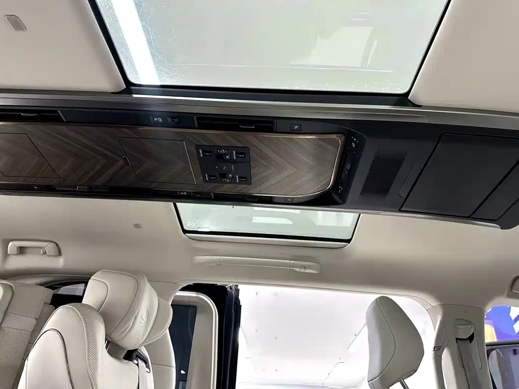 Lexus LM 2023 500h Six-Seater Grand Touring Edition