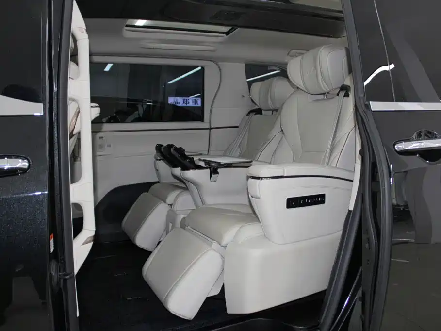 Lexus LM 2023 500h Six-Seater Grand Touring Edition