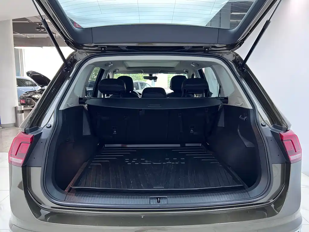 Tiguan L 2017 330 TSI Automatic Two-Wheel Drive Luxury Edition