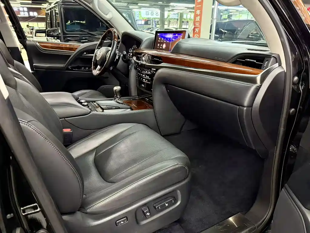Lexus LX 2016 570 Dynamic Luxury Edition