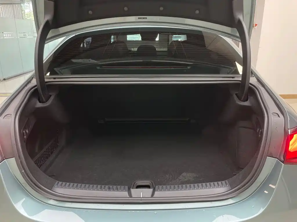 Mercedes-Benz E-Class 2025 E 300 L Luxury Edition