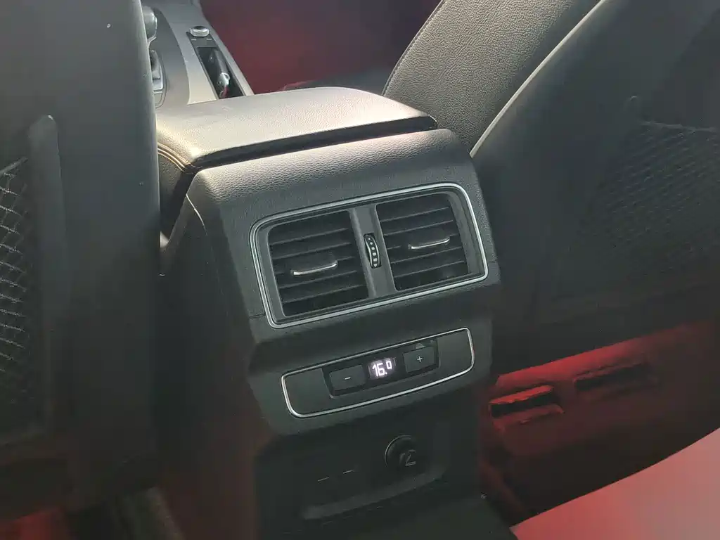 Audi Q5L 2018 40 TFSI Rongxiang Fashion Edition National V