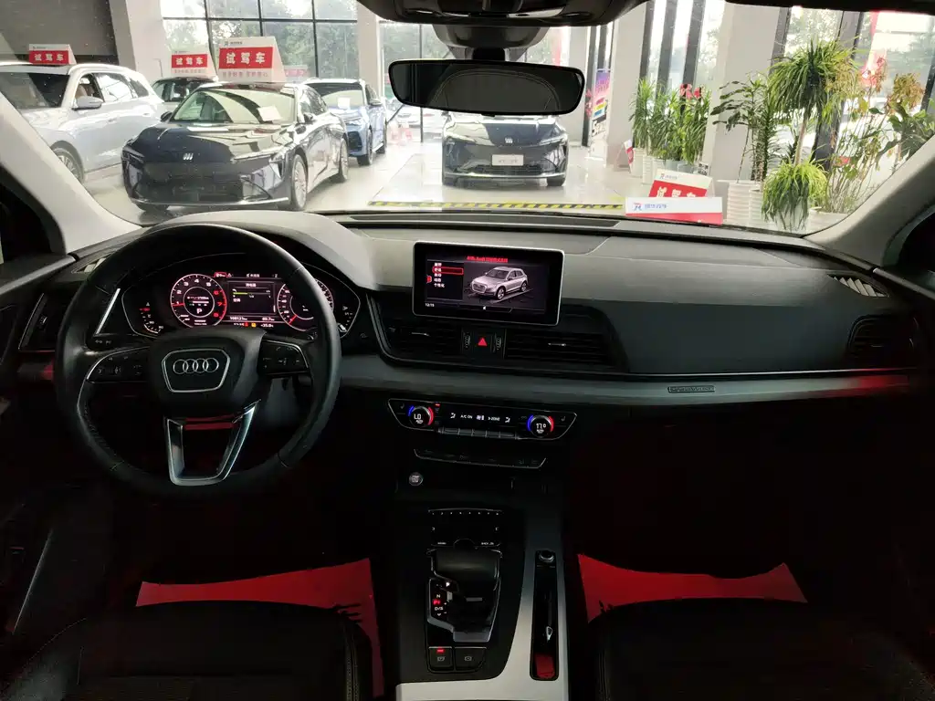 Audi Q5L 2018 40 TFSI Rongxiang Fashion Edition National V