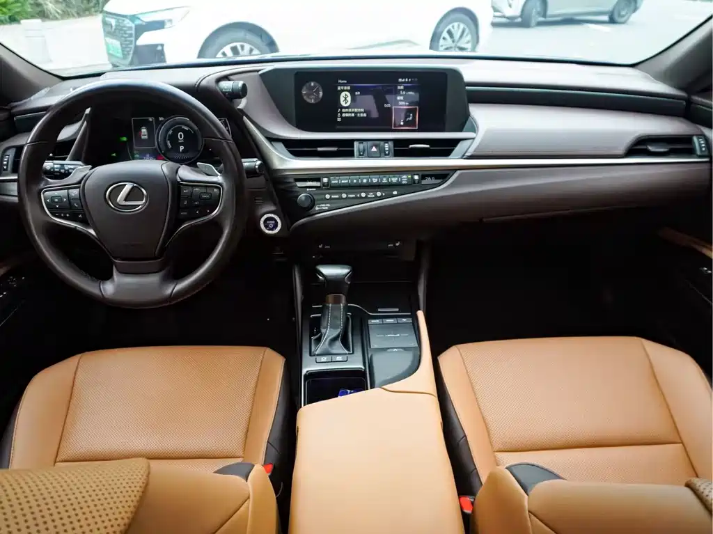 Lexus ES 2020 300h Excellence Edition