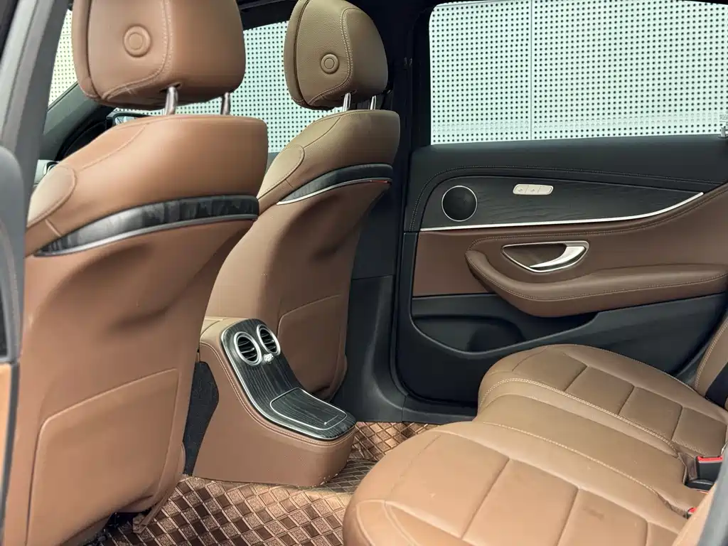 Mercedes-Benz E 350 e L Plug-in Hybrid Sports Sedan 2023