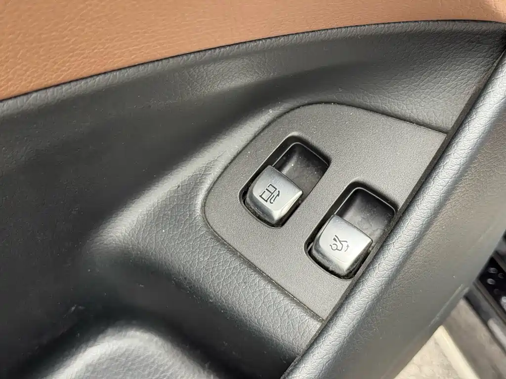 Mercedes-Benz E 350 e L Plug-in Hybrid Sports Sedan 2023