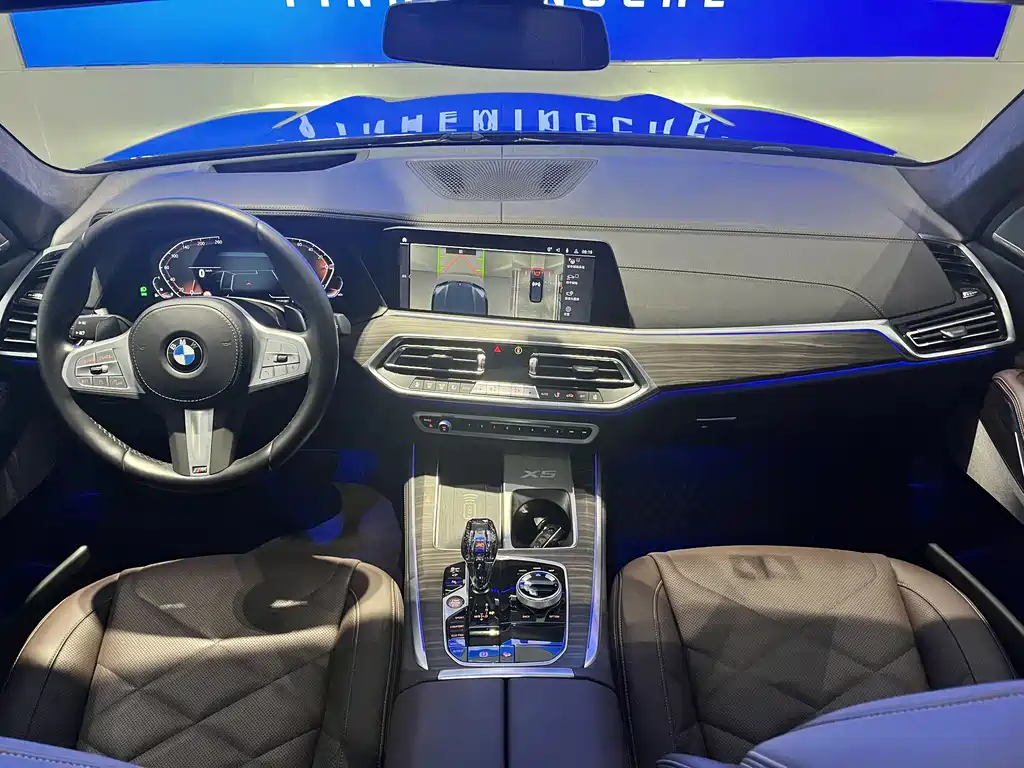 BMW X5 2022 xDrive 40Li M Sport Package