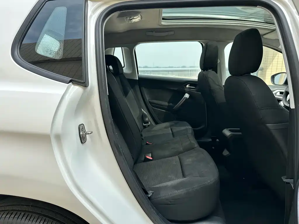 Peugeot 2008 2014 model 1.6L manual Fashion Edition
