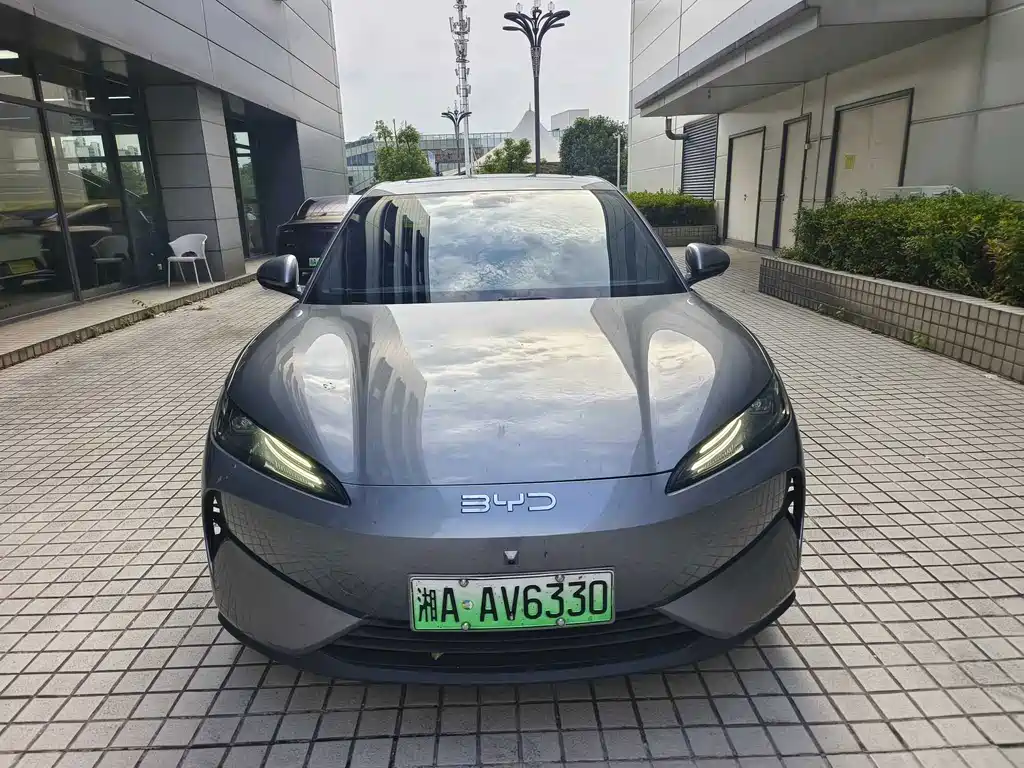BYD E7 2025 Model 520 Smart Edition