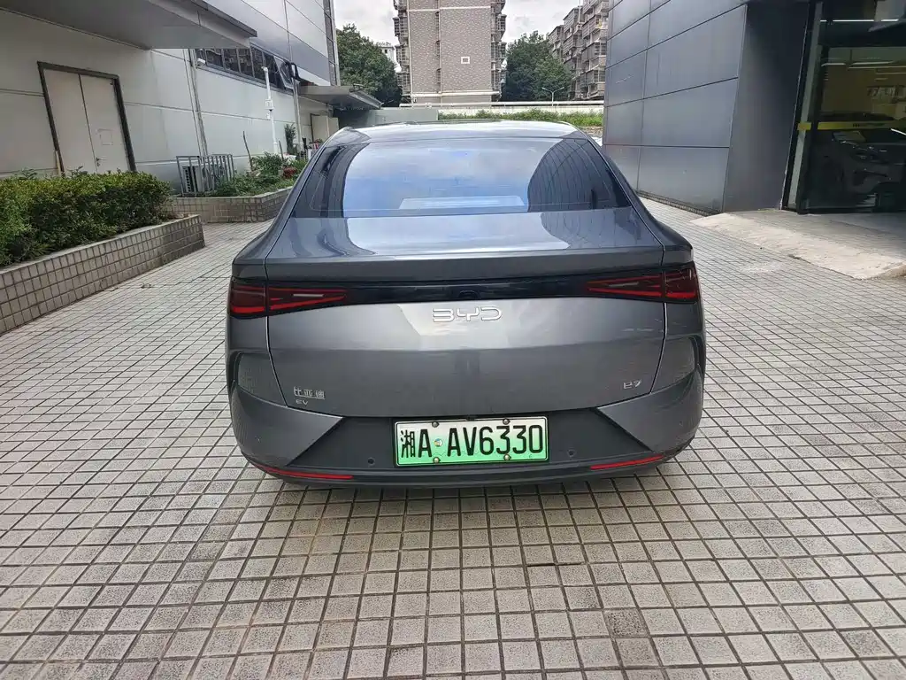 BYD E7 2025 Model 520 Smart Edition