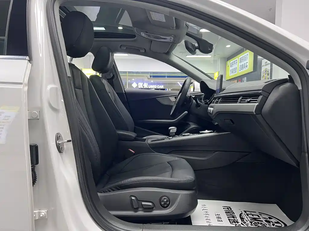 Audi A4L 2018 30th Anniversary Edition 40 TFSI Sport Line