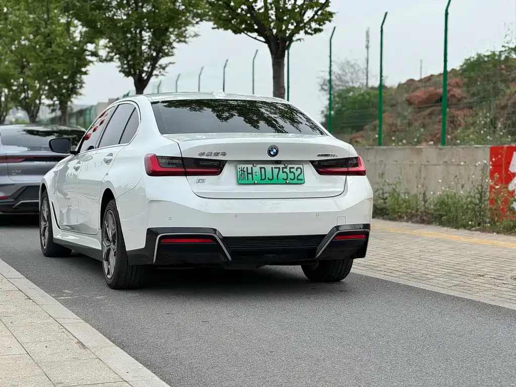 BMW i3 2022 eDrive 35 L