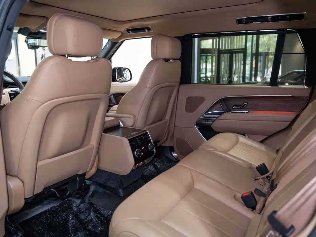 Range Rover 2025 Edition 3.0 L6 400PS Grand Extended Version