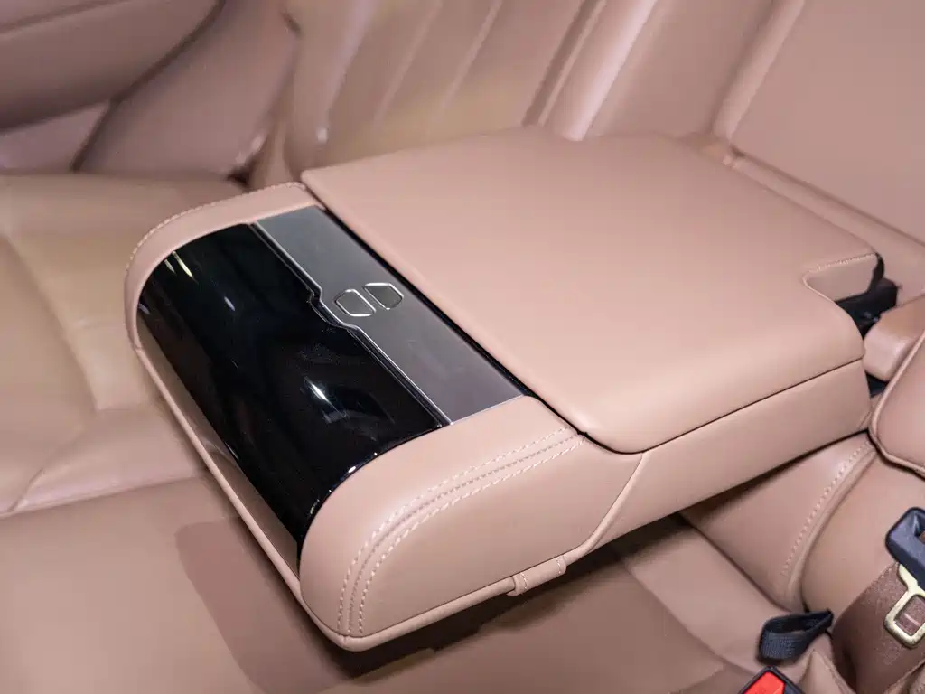 Range Rover 2025 Edition 3.0 L6 400PS Grand Extended Version