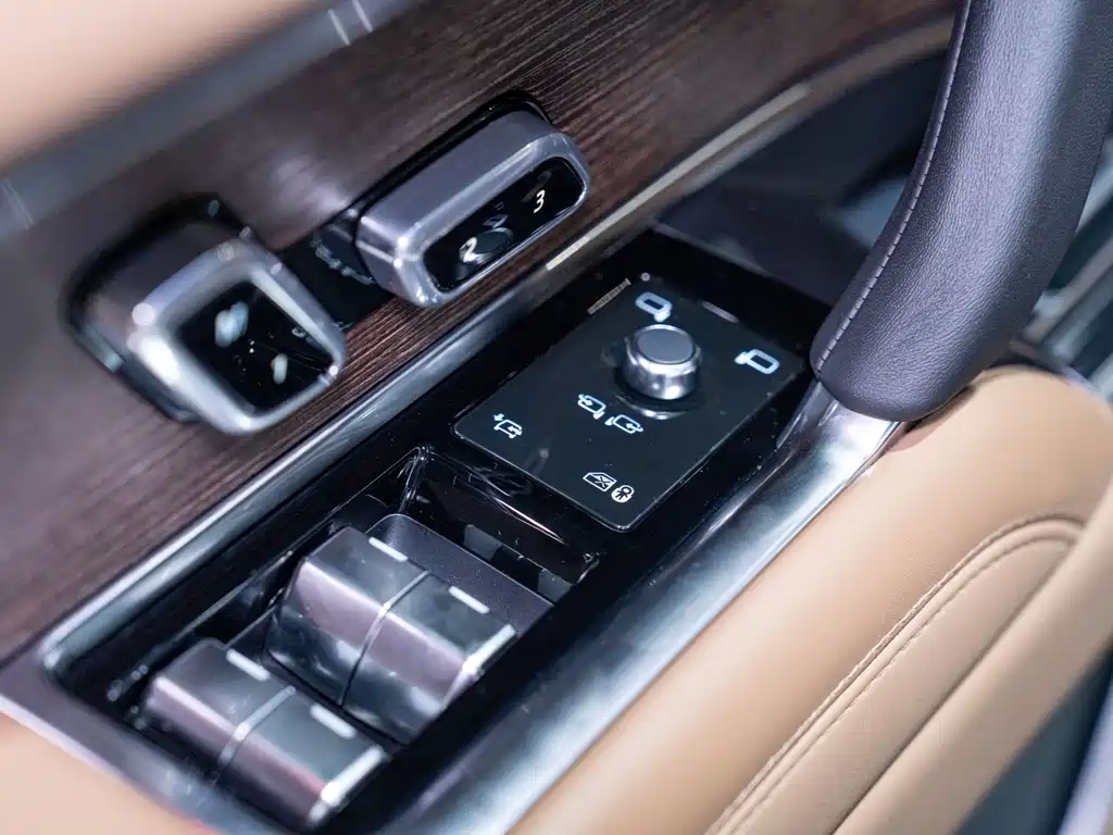 Range Rover 2025 Edition 3.0 L6 400PS Grand Extended Version
