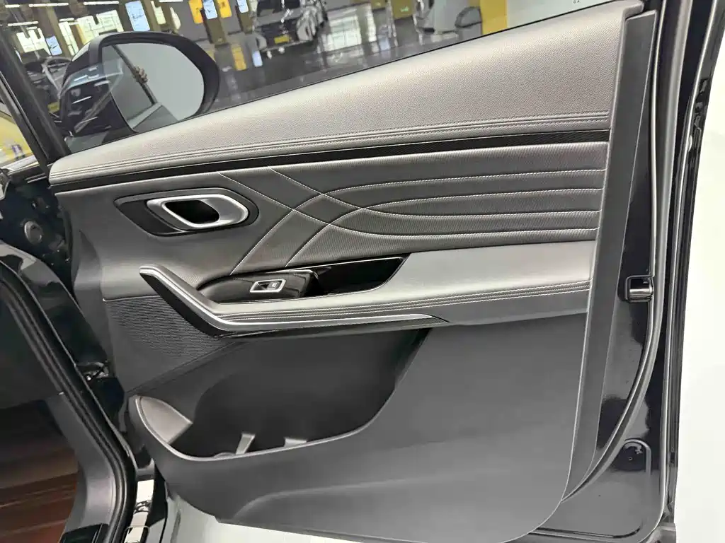 Dongfeng Fengguang G90 2022 2.0T Star Cloud 7-seat Edition