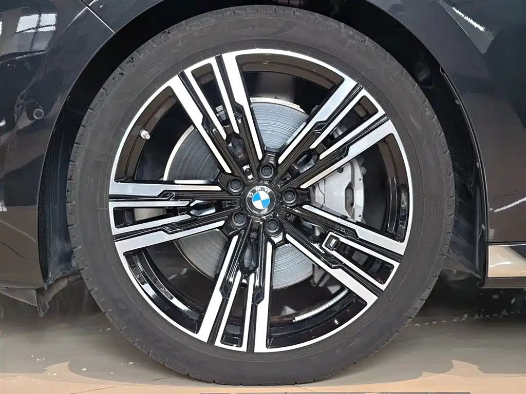 BMW 7 Series 2023 740Li Leading Edition M Sport Package