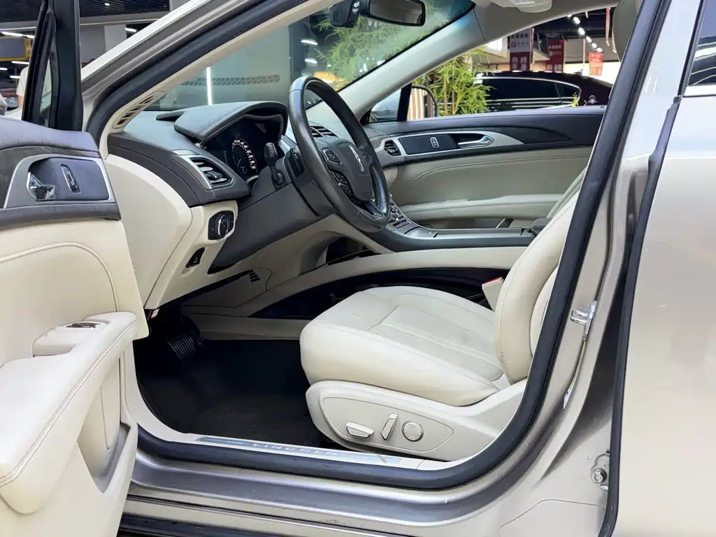 Lincoln MKZ 2019 2.0T Grand Touring Edition National V