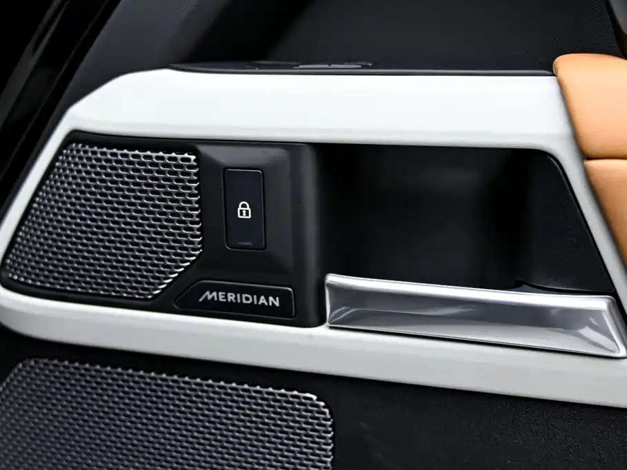 Land Rover Defender 2024 110 3.0T P400 X-DYNAMIC HSE