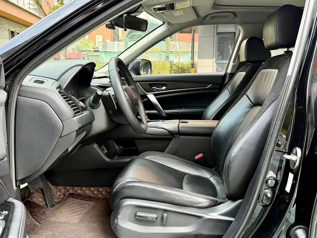 Crown Victoria 2017 240TURBO 2WD Premium Edition