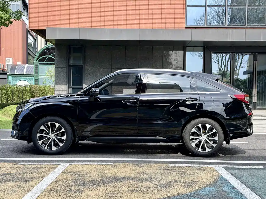 Crown Victoria 2017 240TURBO 2WD Premium Edition