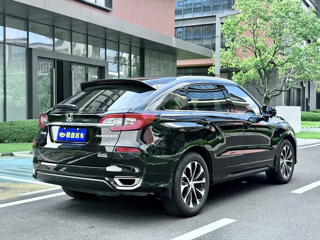 Crown Victoria 2017 240TURBO 2WD Premium Edition