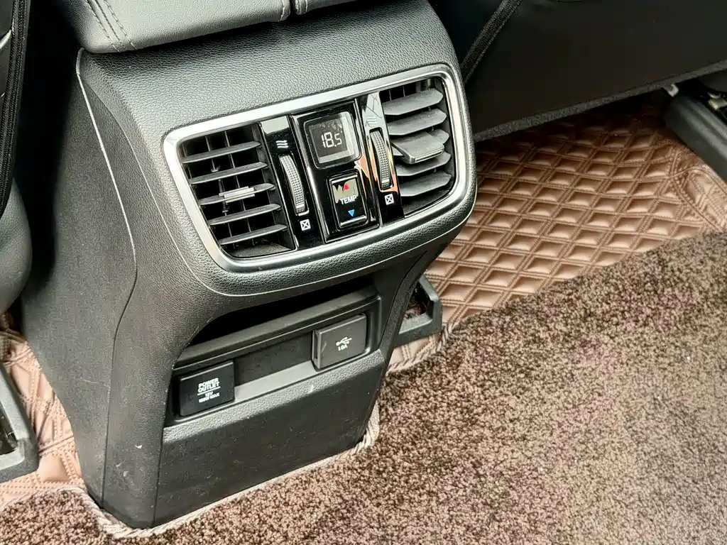 Crown Victoria 2017 240TURBO 2WD Premium Edition