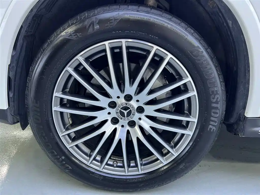 Mercedes-Benz GLC 2023 300 L 4MATIC Luxury 7-seat