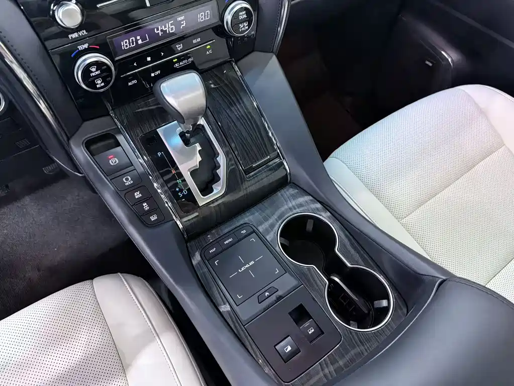 Lexus LM 2020 300h Four-Seater Imperial Edition