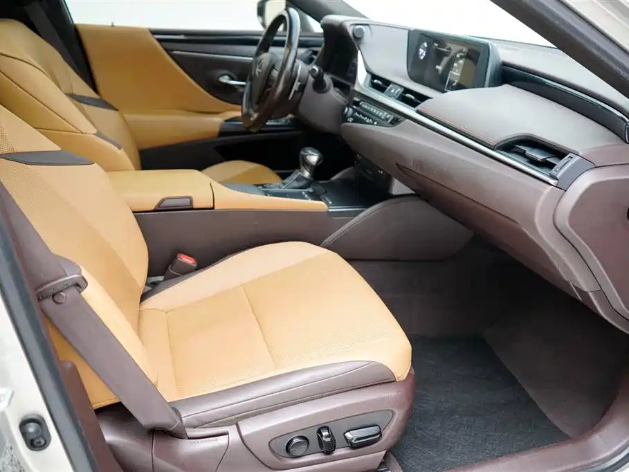 Lexus ES 2018 200 Excellence Edition National V