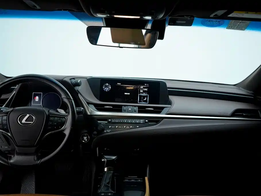 Lexus ES 2018 200 Excellence Edition National V