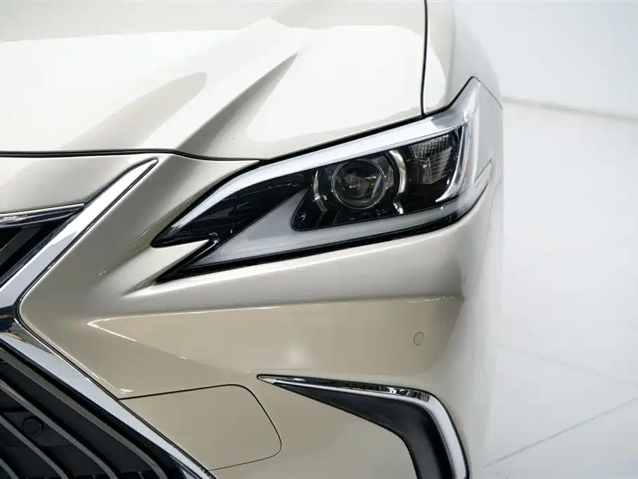 Lexus ES 2018 200 Excellence Edition National V