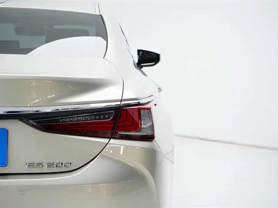 Lexus ES 2018 200 Excellence Edition National V