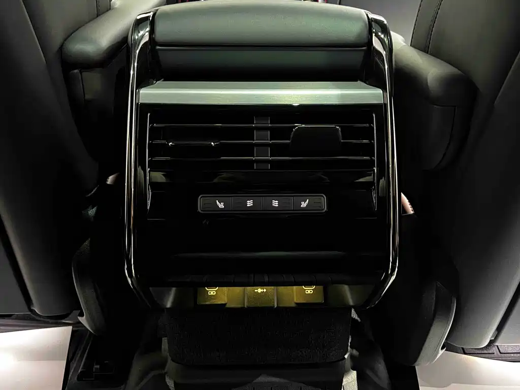 Range Rover Sport 2025 model 400PS Dynamic SE