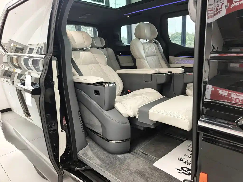 Jizhe 009 2024 Edition Six Executive Edition Four Wheel Drive 108kWh