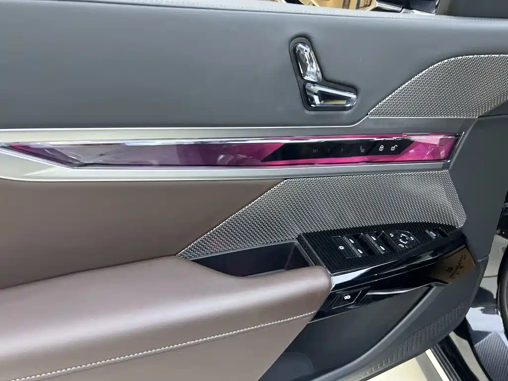 BMW 7 Series 2023 735Li M Sport Package