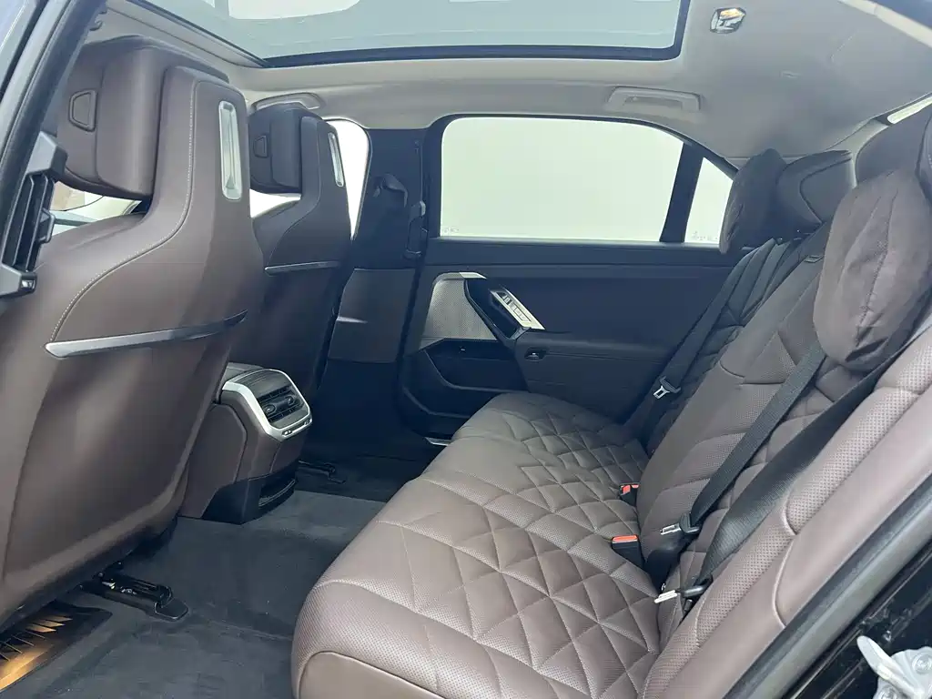 BMW 7 Series 2023 735Li M Sport Package