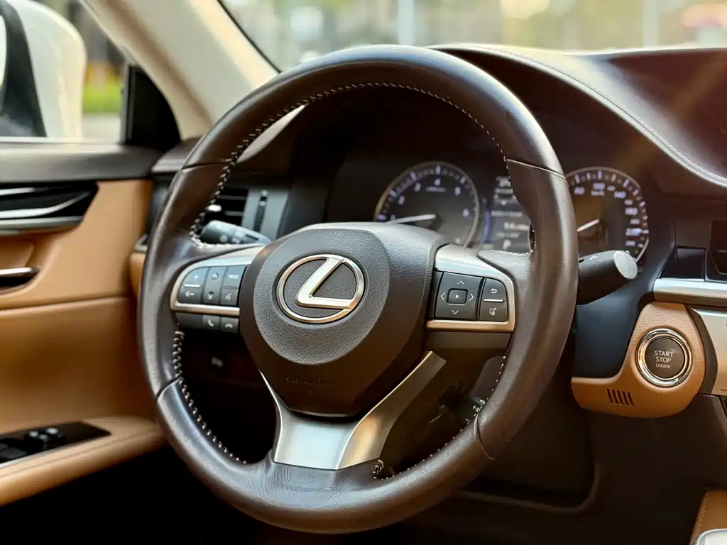 Lexus ES 200 Elite Edition 2015