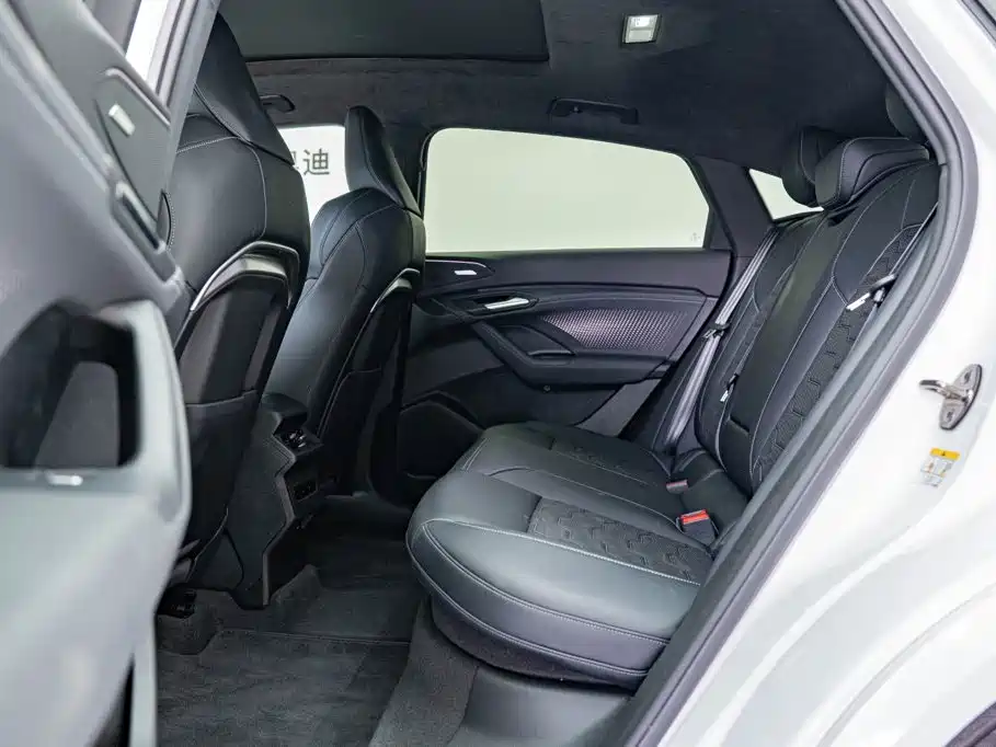 Audi Q6L Sportback e-tron 2026 First Edition Navigator Version