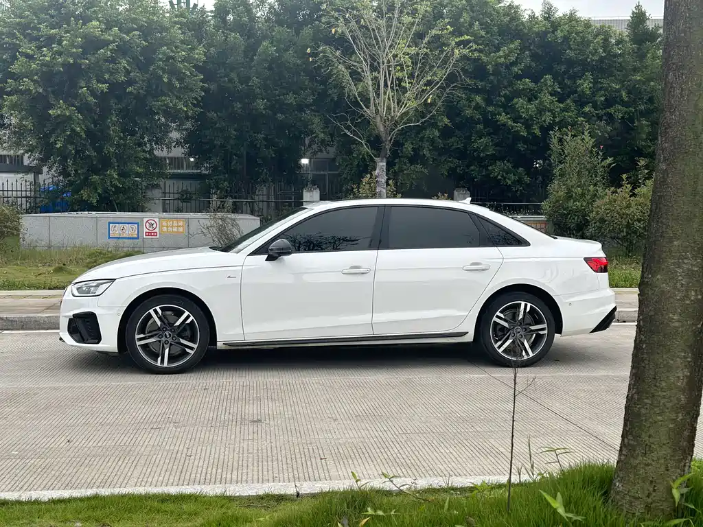 Audi A4L 2022 40 TFSI Fashion Dynamic Edition