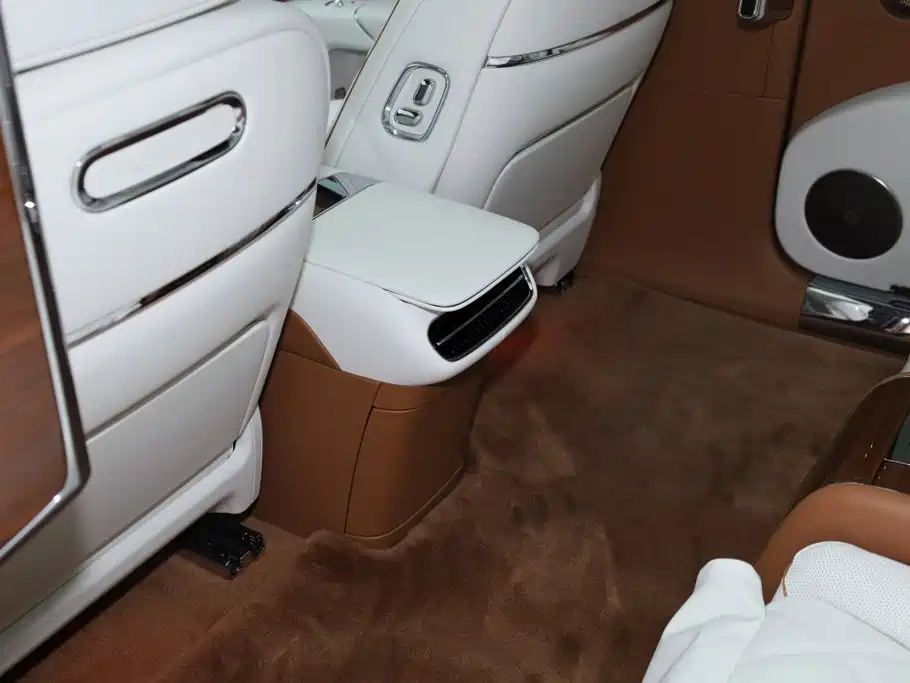 尊界S800 2025 Edition Range-Extended Starlight Executive Version 4-Seater (192-line LiDAR)
