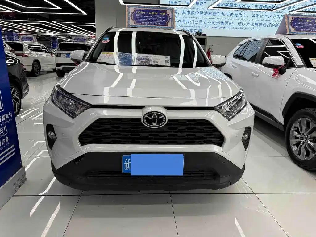 RAV4 2022 2.0L CVT Two-Wheel Drive Urban Edition