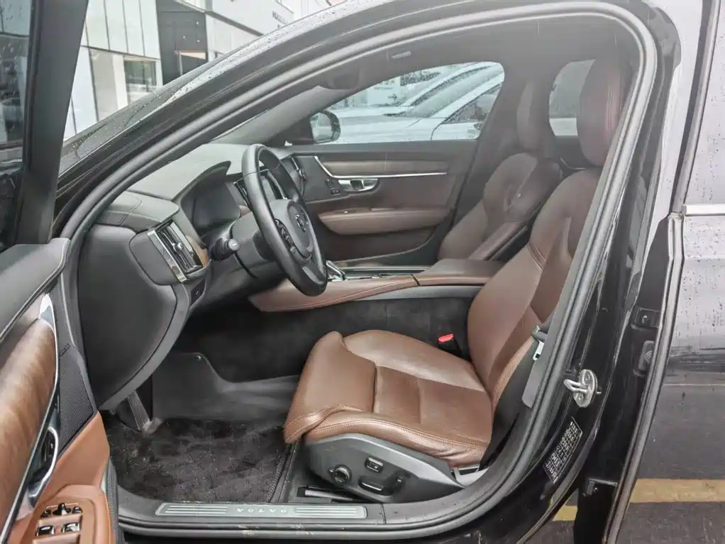 Volvo S90 2023 B5 Intelligent Distance Luxury Edition