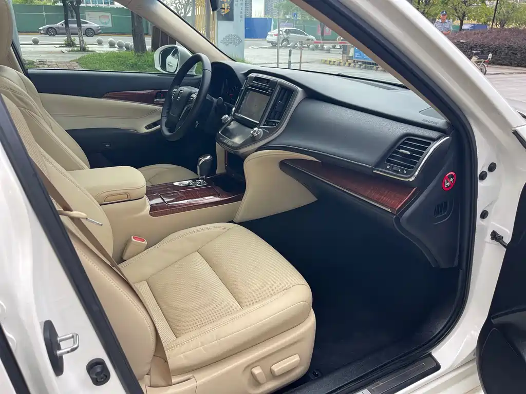Crown 2015 2.0T Fashion Edition
