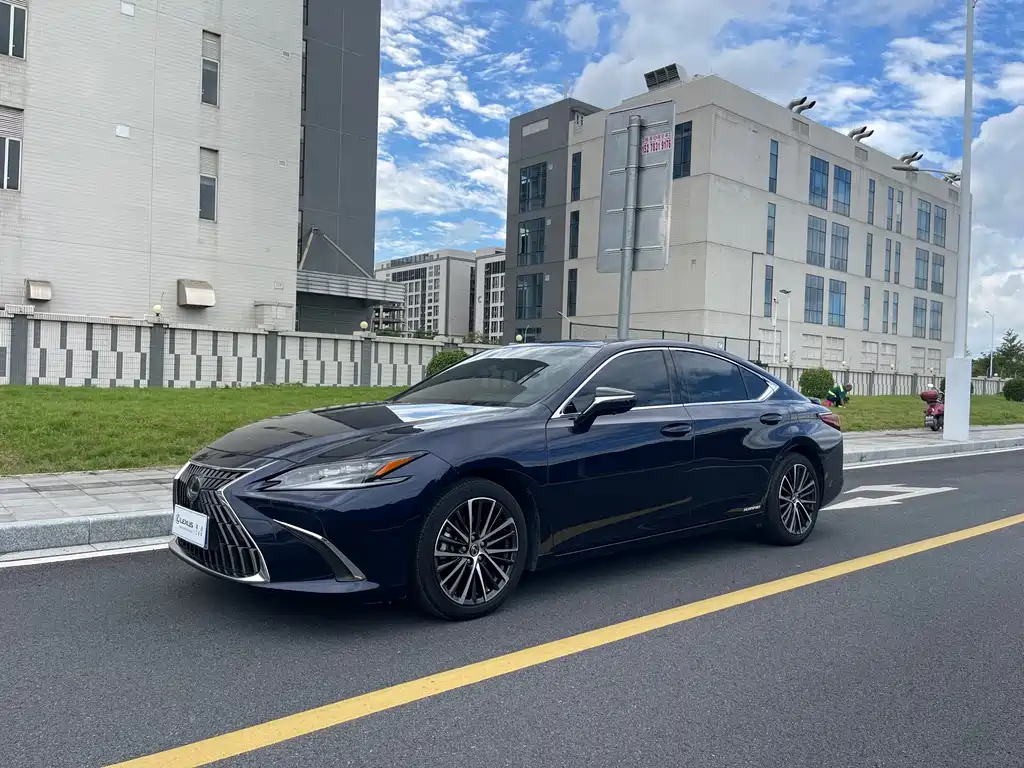 Lexus ES 2021 300h Premium Edition