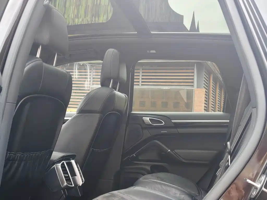 Cayenne 2016 Platinum Edition 3.0T