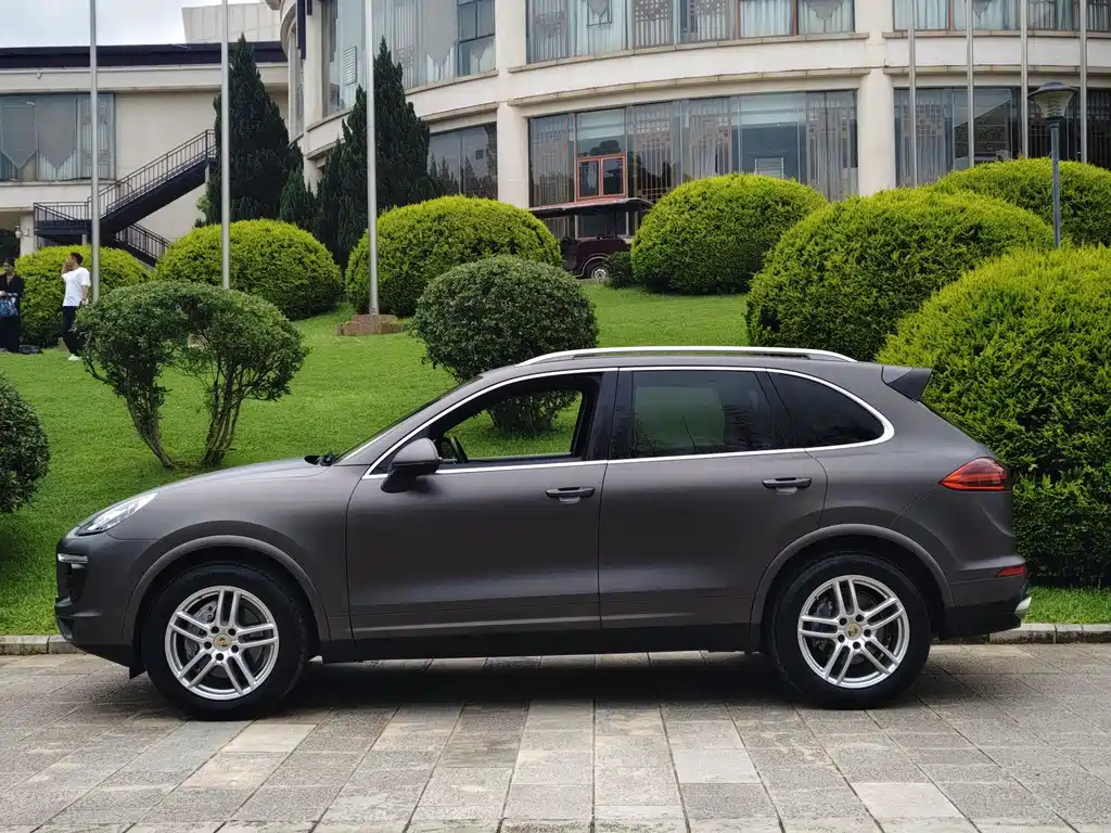 Cayenne 2016 Platinum Edition 3.0T