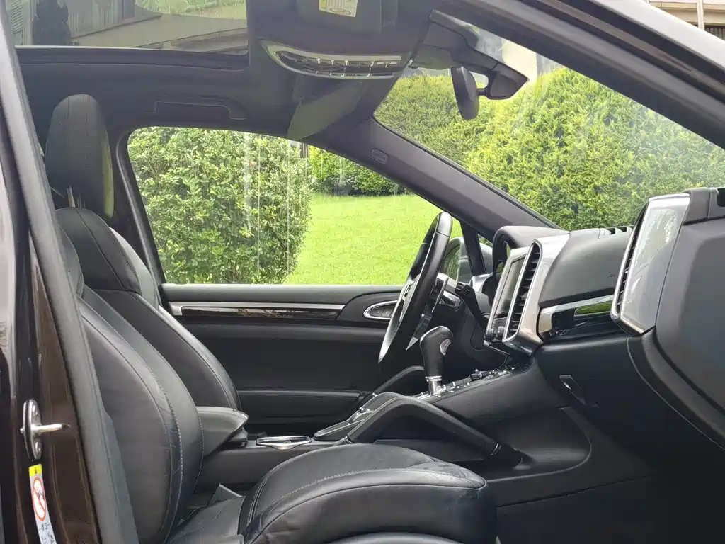 Cayenne 2016 Platinum Edition 3.0T