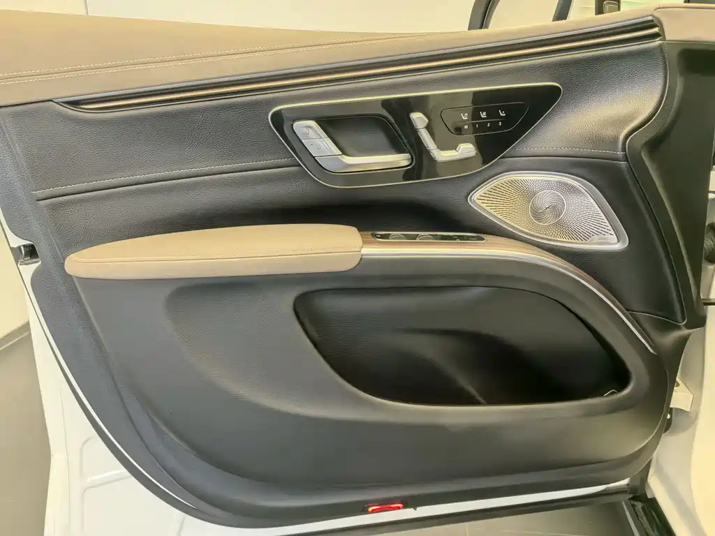 EQS SUV 2023 450 4MATIC Pioneer Edition