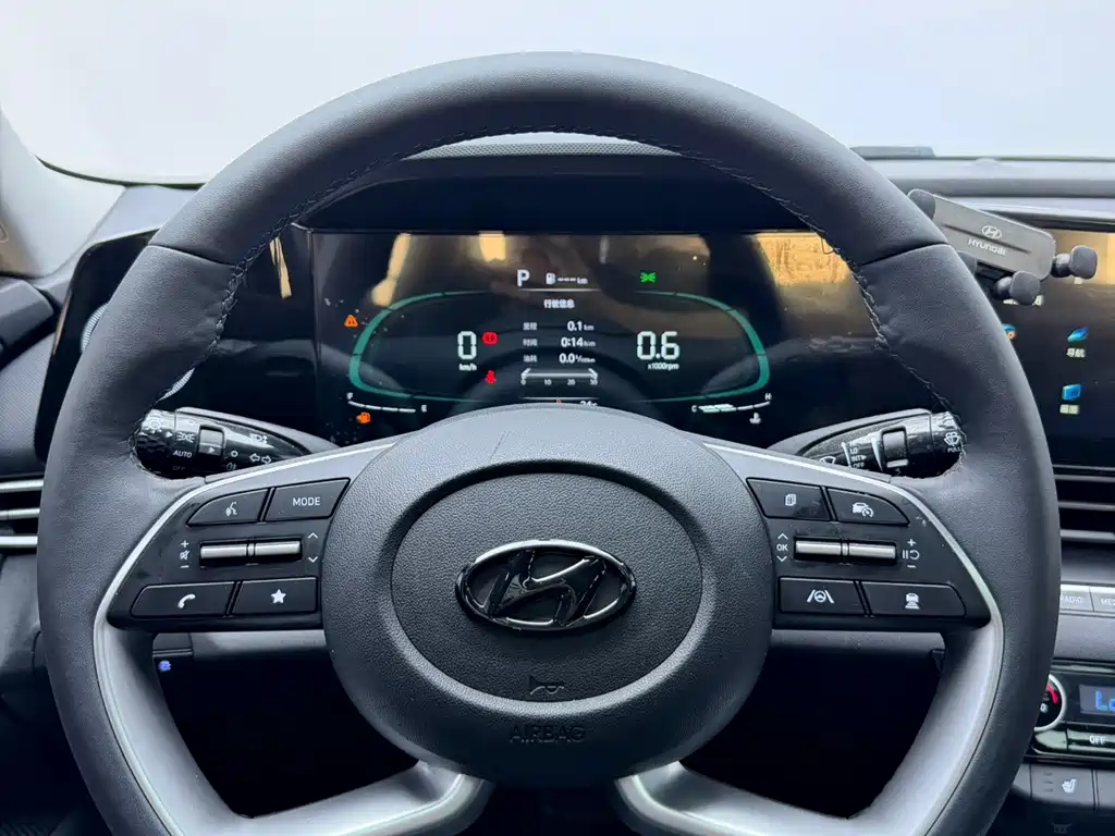 Elantra 2023 1.5L CVT LUX Prestige Edition
